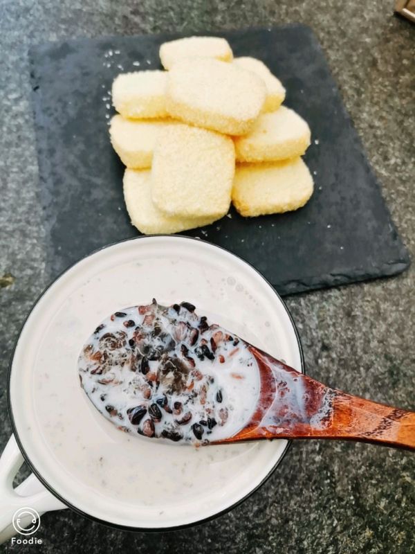 桃胶皂角米血糯米奶茶