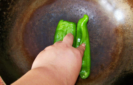 原汁虎皮烧辣椒的做法