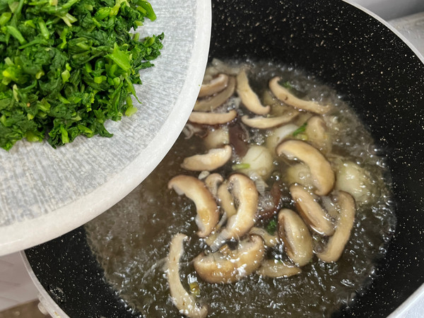 鲜菇荠菜玉丸羹