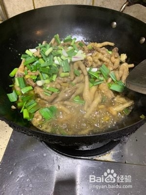 健康养生佳品青椒炒鸡爪的做法