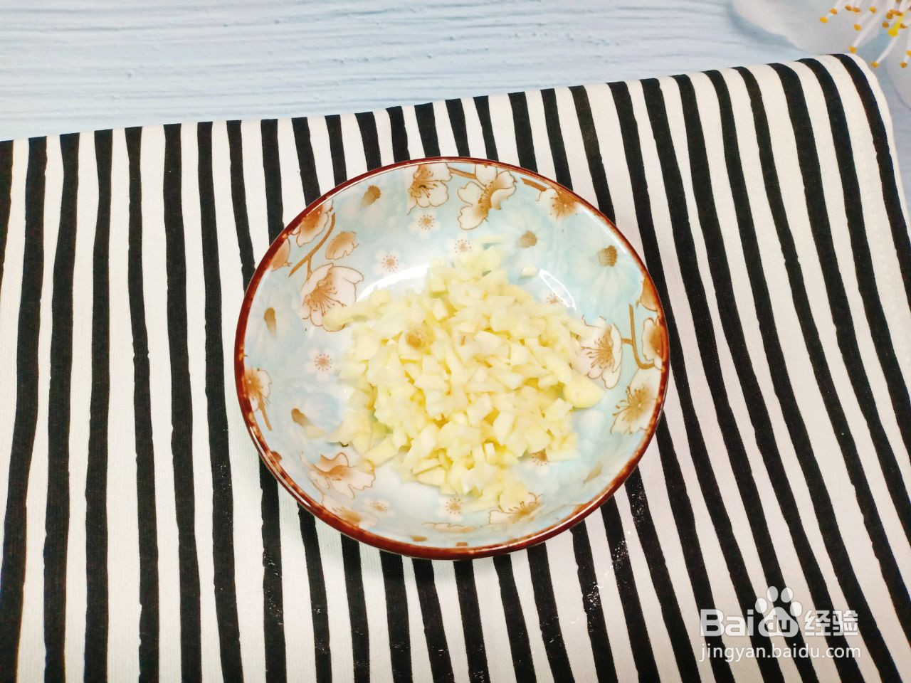 黑椒芦笋口蘑炒虾仁的做法