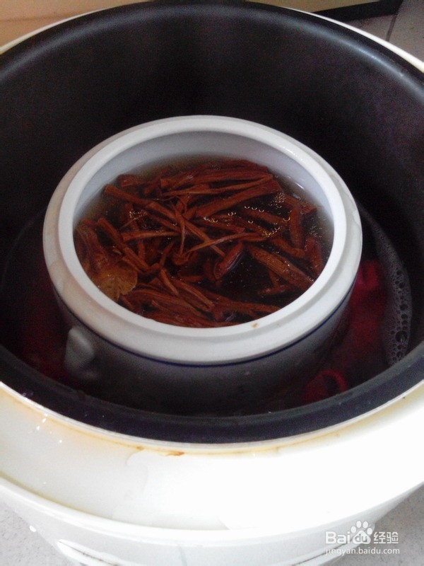 茶树菇香菇炖排骨鸡脚