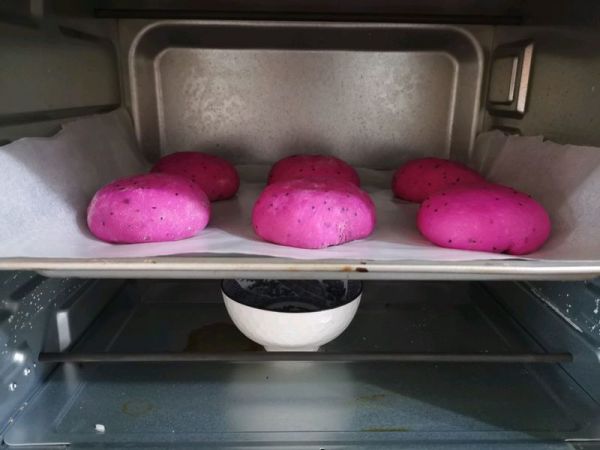 火龙果芝士培根包