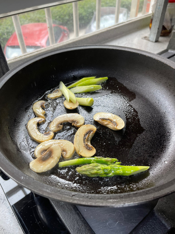 甘蓝菜芦笋炒米饭