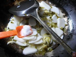 雪菜笋尖炒年糕