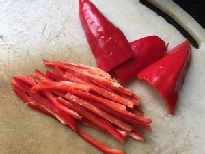 教你怎么做彩椒花生苗