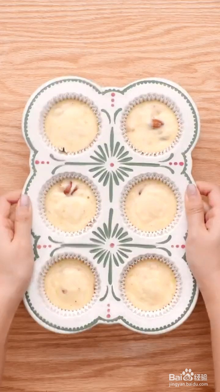 如何制作香蕉坚果蛋糕