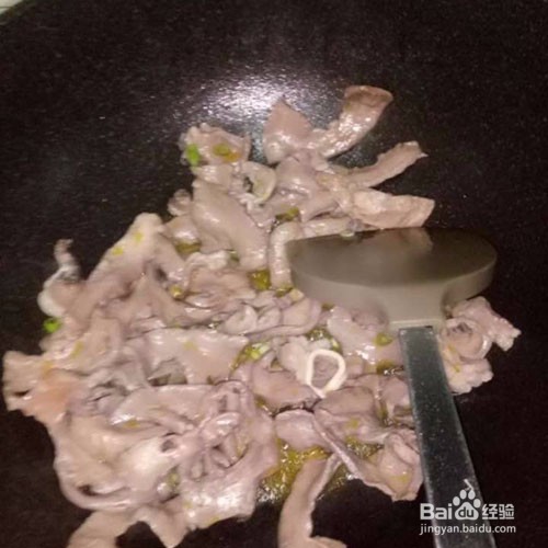 家常小菜~尖椒炒猪心的做法