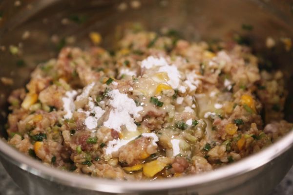 莲藕玉米芹菜肉饺子