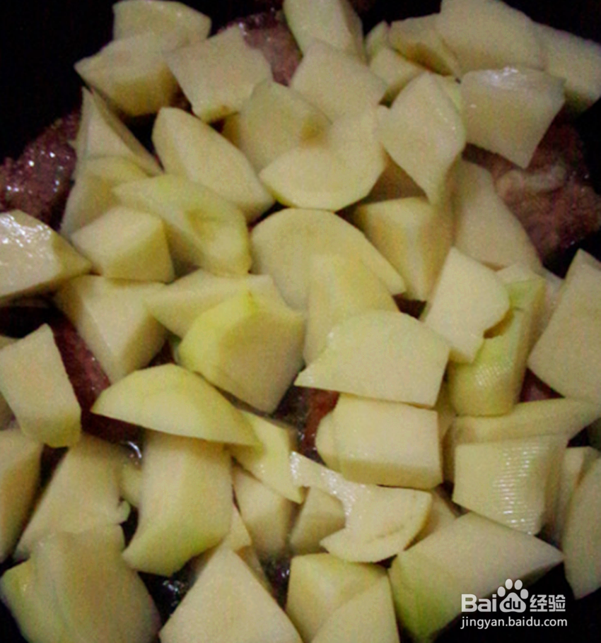 家常土豆烧排骨的做法