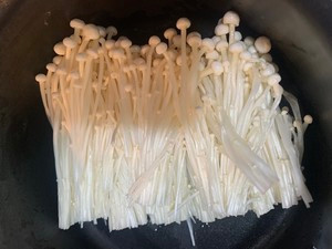 日本豆腐烧金针菇的做法
