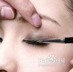 化妆教程:新手如何画好画眼线