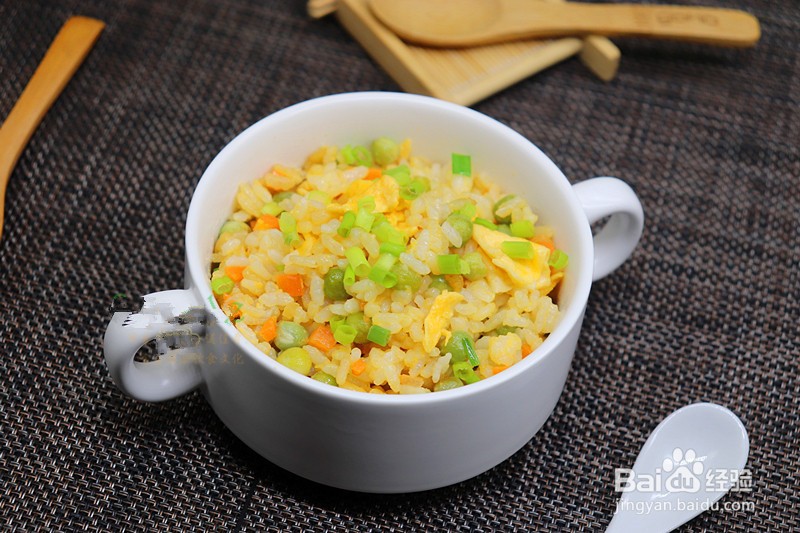 蛋炒饭时多加一步,米饭变金黄色,蛋炒饭的做法