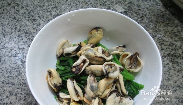 菠菜拌淡菜的做法