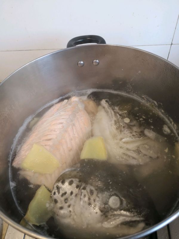 咖喱鱼头豆腐煲