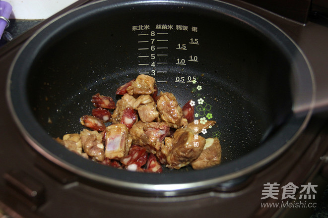 腊肠排骨红枣粗粮焖饭