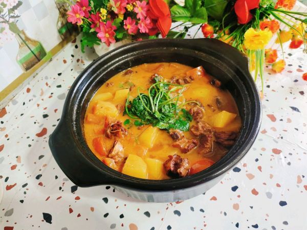 西红柿土豆牛腩煲