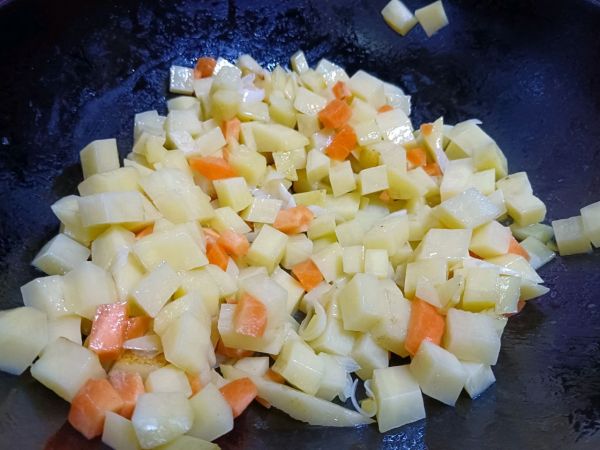 咖喱牛肉刀削面