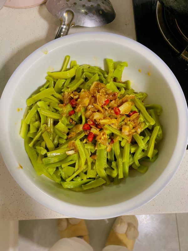 酸酸辣辣秘制凉拌贡菜