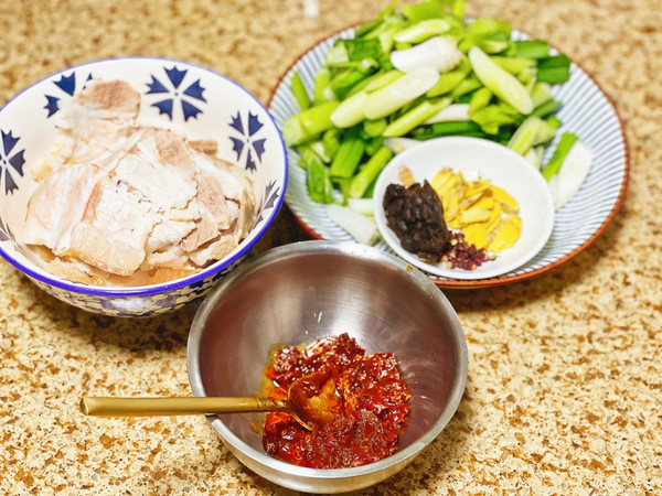 传统四川蒜苗回锅肉