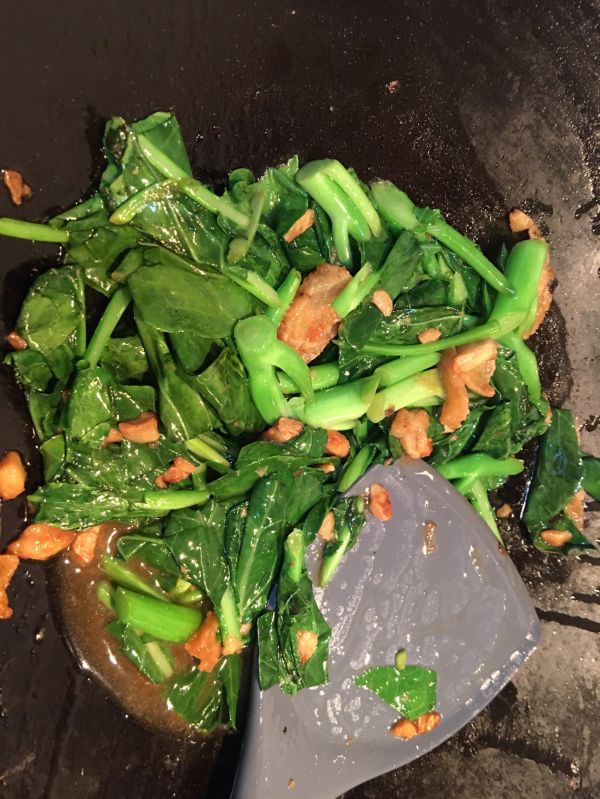 蒜头猪油炝炒甘蓝菜