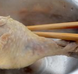 简单易学的家常菜：皮蛋鸡腿粥