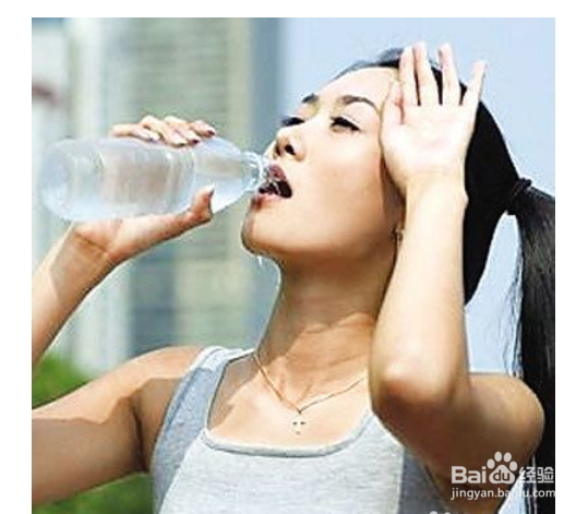 天冷车窗起雾怎么办