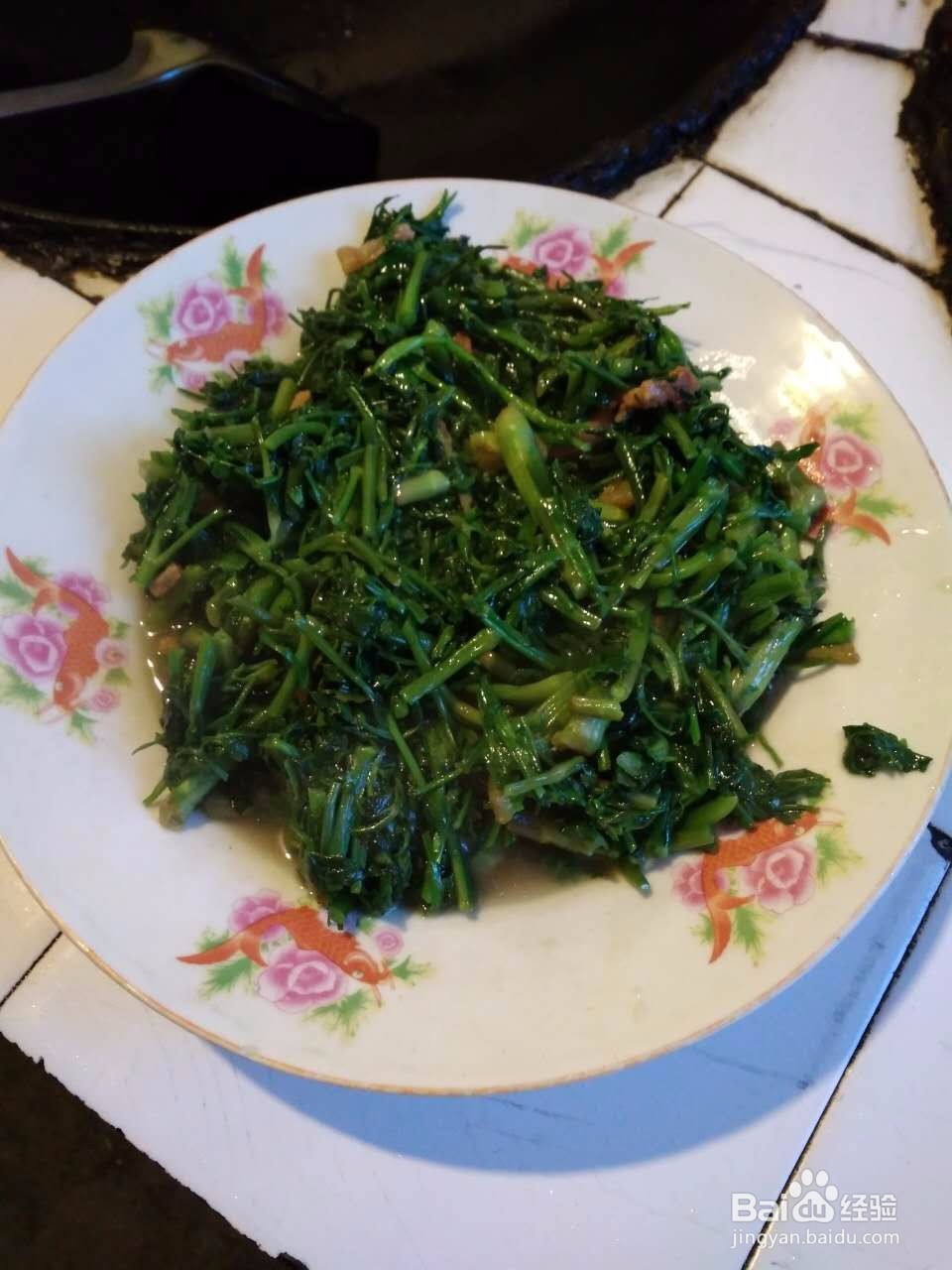 猪肥肉炒水芹菜的做法