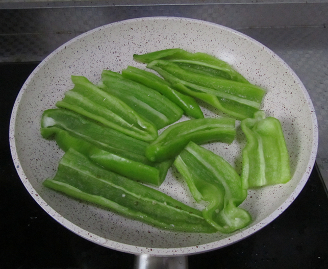 虎皮尖椒的做法，辣出新滋味！