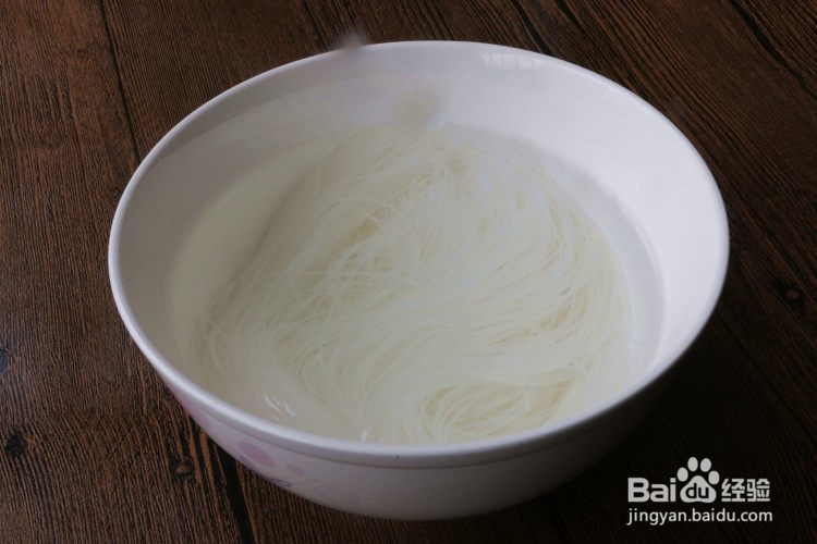 腊肠粉丝娃娃菜的做法