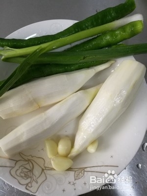 健康养生佳品茭白腊肉丁的做法