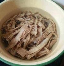 笋干腊肉汤的做法