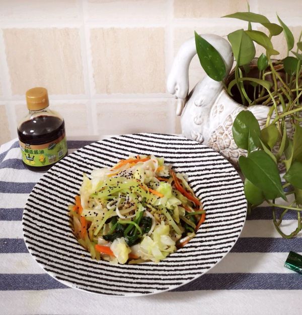 凉拌金针菇什锦菜