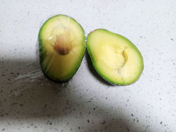 牛油果蔓越莓能量杯