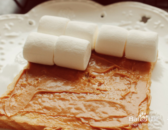 如何去制作烤棉花厚糖吐司