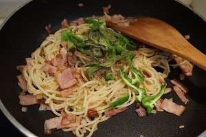 怎么做黑胡椒培根意面