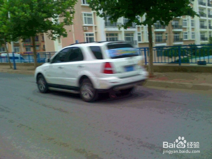 居住小区车辆行驶要注意安全