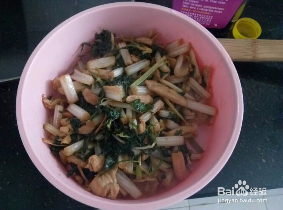 在家怎么做芹菜爆炒嫩鸡肉
