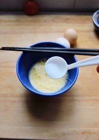 西红柿炒鸡蛋的做法