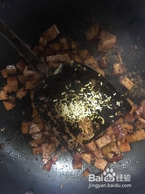如何制作爆炒熏肠