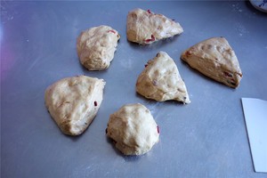 烤熟的榛子仁和酒渍蔓越莓怎么乳酪软欧