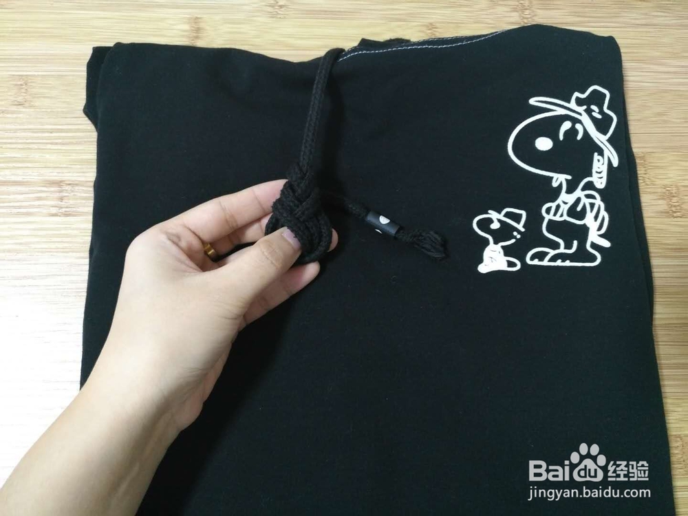 卫衣带子怎么打结好看