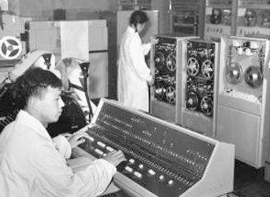 中国第一台计算机诞生于哪一年