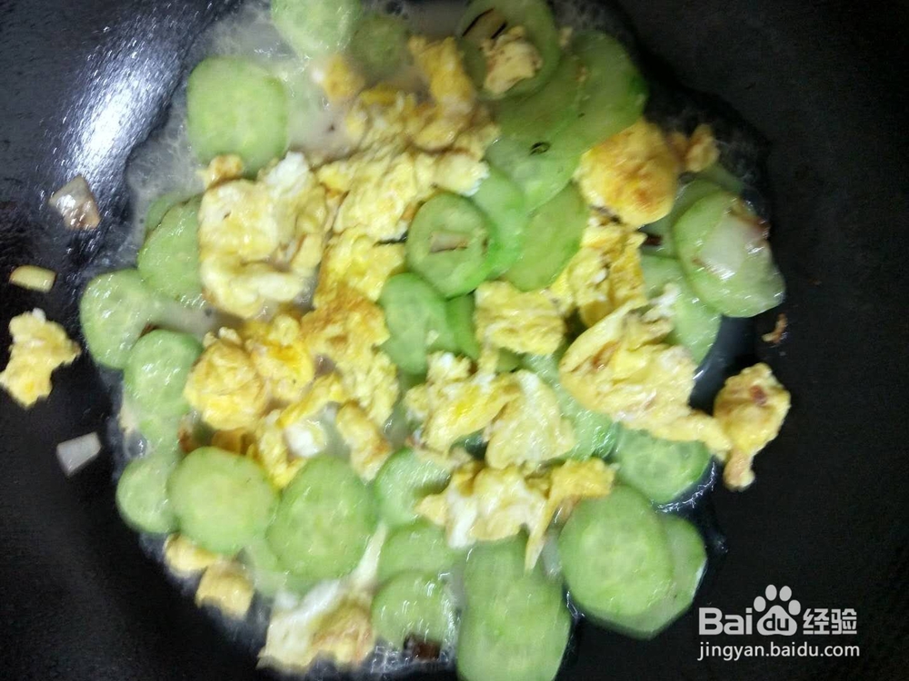 如何做黄瓜炒鸡蛋。