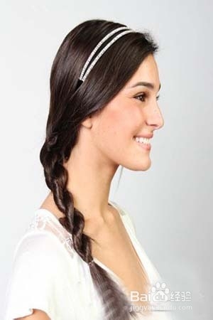 如何打造时尚扭转编发