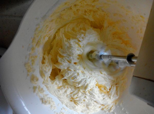 花朵奶油香芒戚风蛋糕