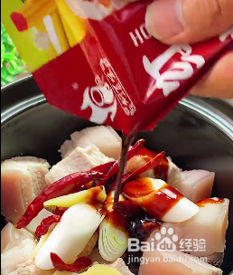 如何做红烧肉炖土豆