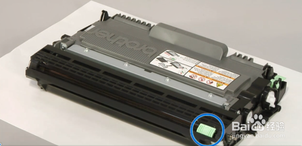 如何更换打印机粉盒