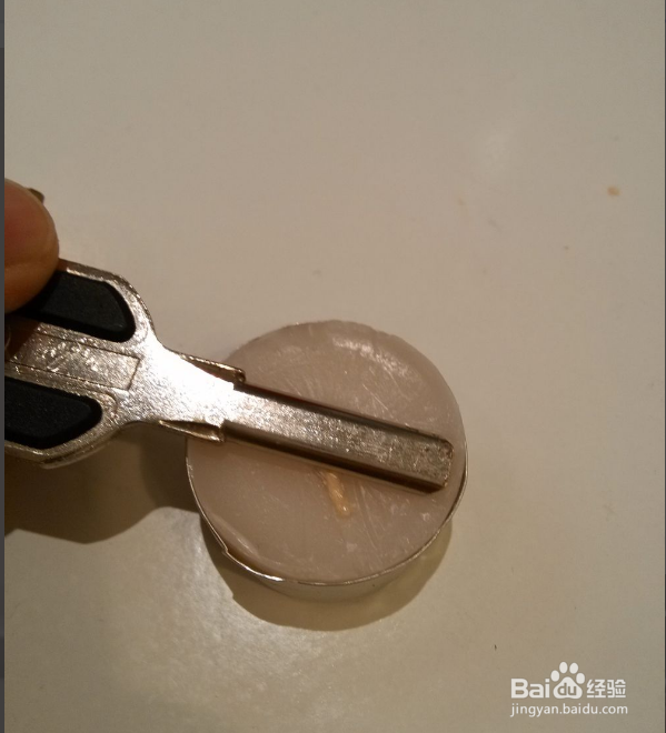 锁孔不好插钥匙怎么办
