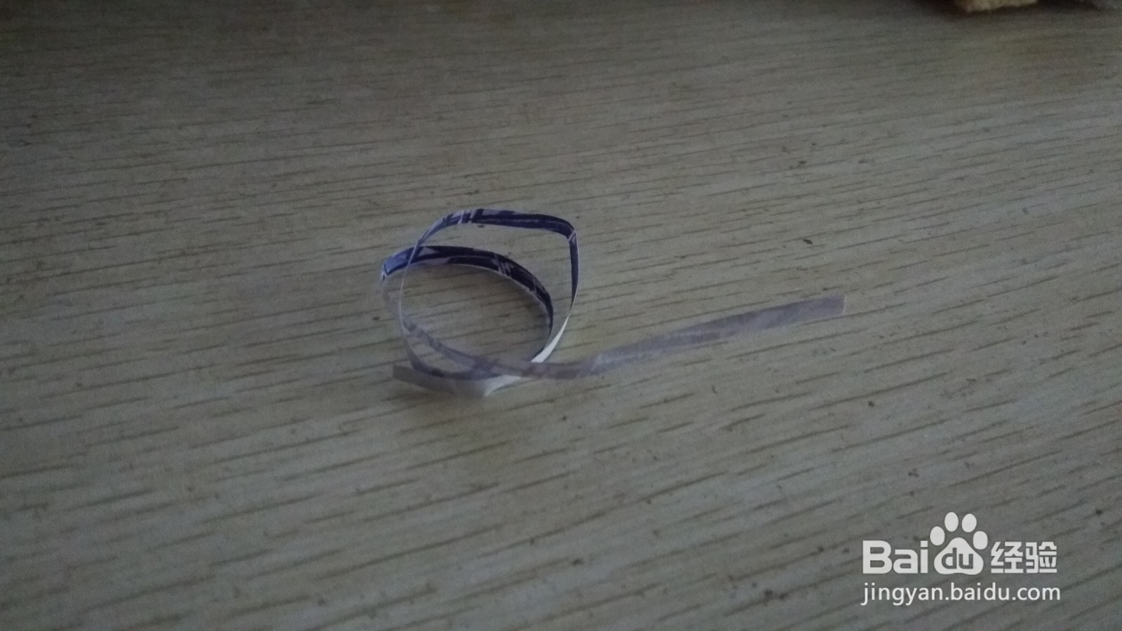如何用一个细长的纸条做简易的钢笔的支架